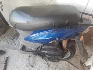 Moto Kiymco 125cc Azul con itv hasta 2026 octubre