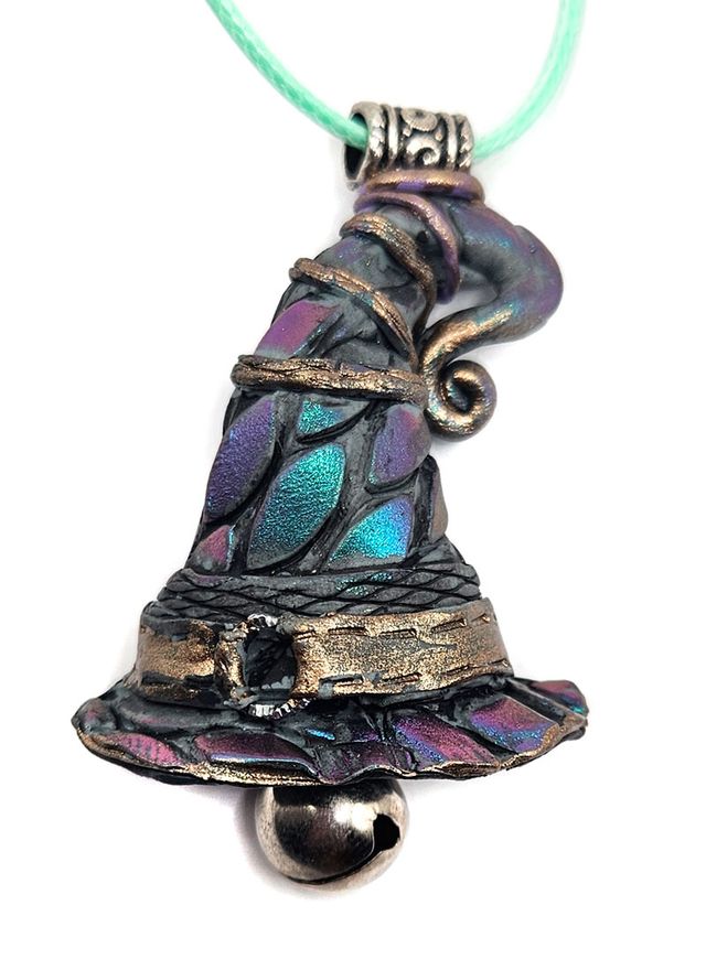 Colgante sombrero bruja con cascabel