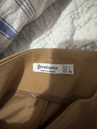 Pantalón marrón con cinturón