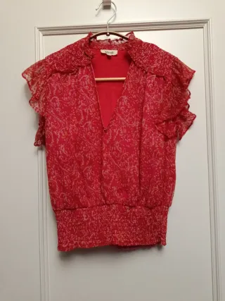 Blusa Nicoli roja con estampado floral
