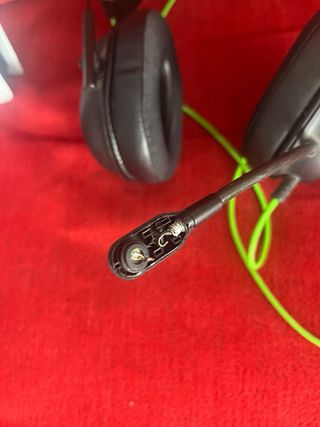 Play 5 con mando morado y cascos razer