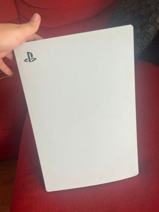 Play 5 con mando morado y cascos razer