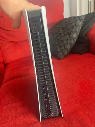 Play 5 con mando morado y cascos razer