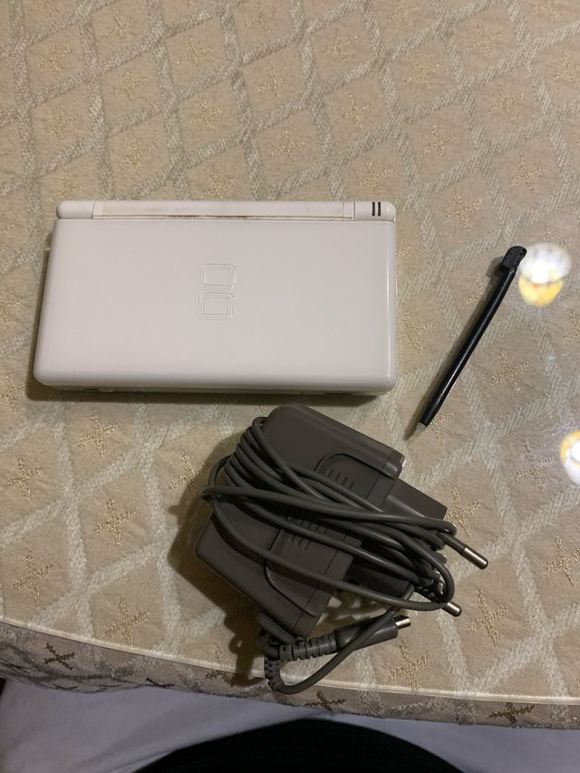 Nintendo DS Lite Blanca + Cargador y Lápiz