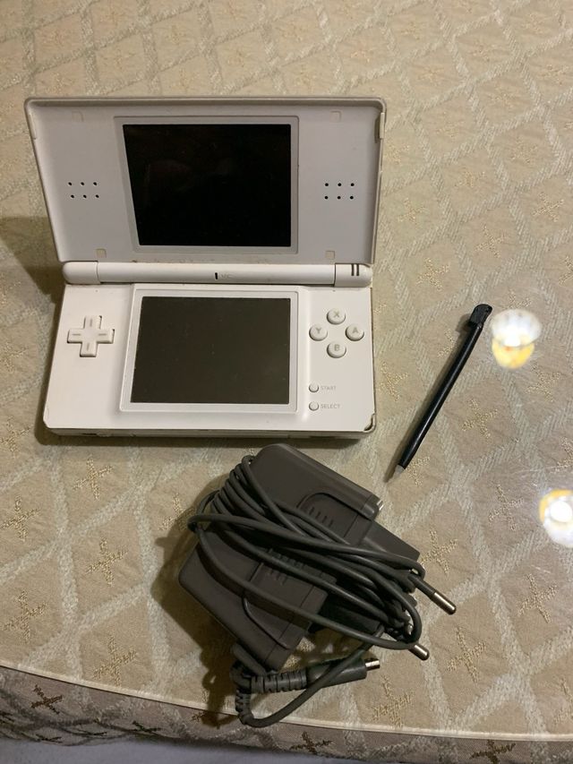 Nintendo DS Lite Blanca + Cargador y Lápiz