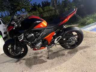 Kawasaki Z800 Naranja y Negra