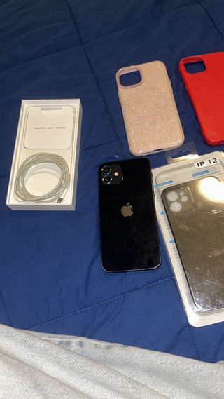 iPhone 12 + 2fundas (rosa, negra)