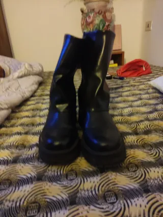 Stivaletti neri ecopelle con strass