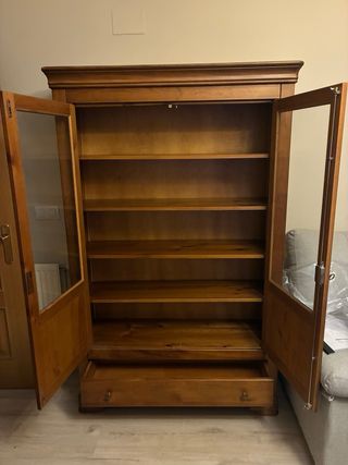 Vitrina de Salon y mesa a juego