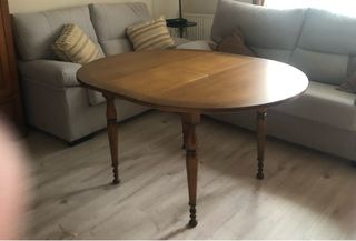 Vitrina de Salon y mesa a juego