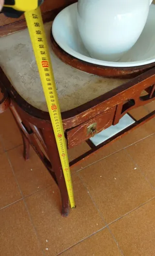 Palanganero de madera antiguo