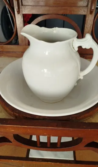 Palanganero de madera antiguo