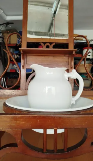 Palanganero de madera antiguo