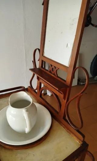 Palanganero de madera antiguo