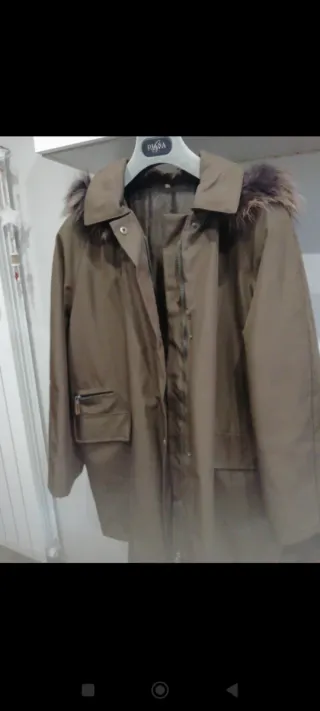 Giacca con cappuccio e pelliccia