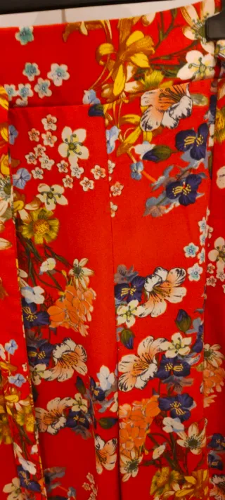 Pantalón estampado floral Stradivarius