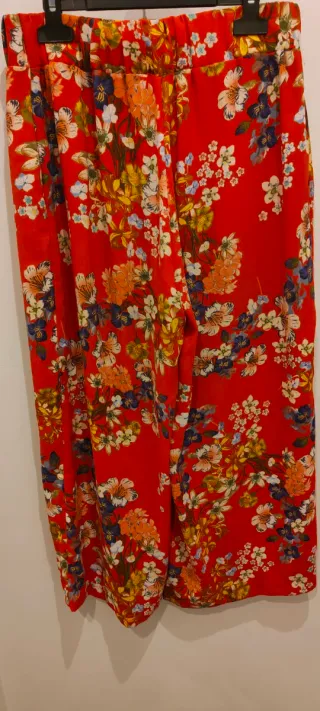 Pantalón estampado floral Stradivarius