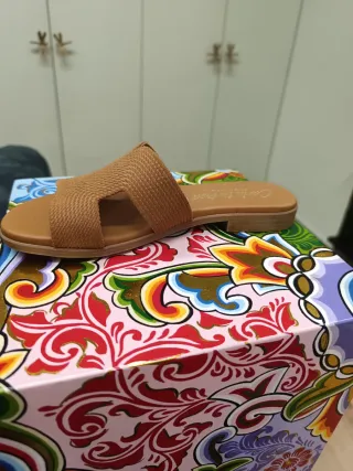 Sandalia plana Carla Tortosa marrón