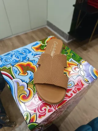 Sandalia plana Carla Tortosa marrón