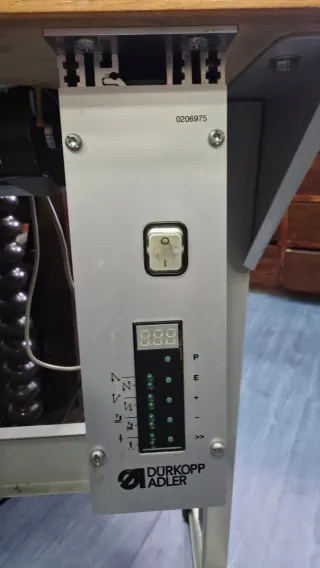 Máquina de coser industrial Dürkopp Adler