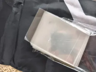 Sacos plásticos com fecho zip e protetor de cartas