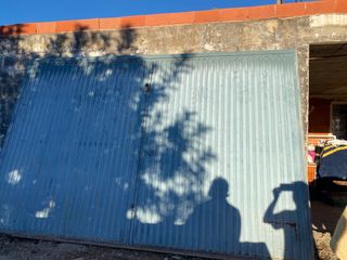 Puerta metálica garaje/casa