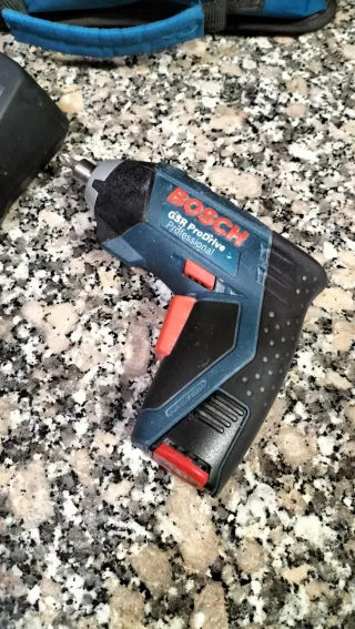 Atornillador Bosch Profesional + Cargador