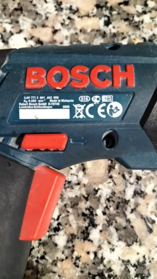 Atornillador Bosch Profesional + Cargador