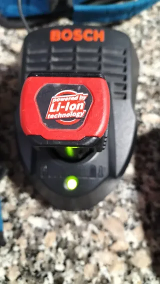 Atornillador Bosch Profesional + Cargador