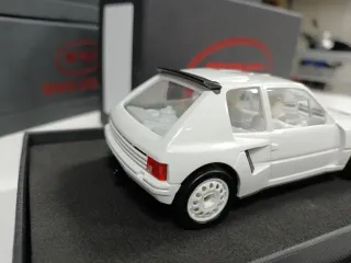 Peugeot 205 T16 EVO1 DE SRC a estrenar