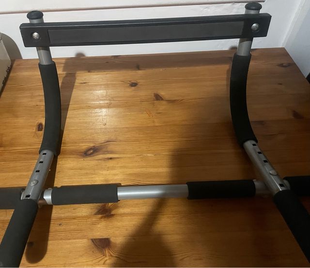 Barra de dominadas para puerta