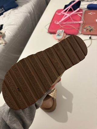 Sandalias plataforma MARQUIZ beige/doradas