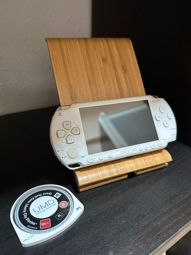 Sony PSP Blanco + UMD Grand Theft Auto