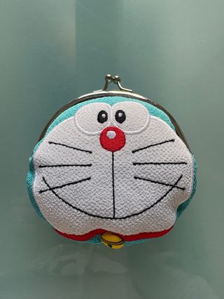 Monedero Doraemon dibujo kimono japonés sakura