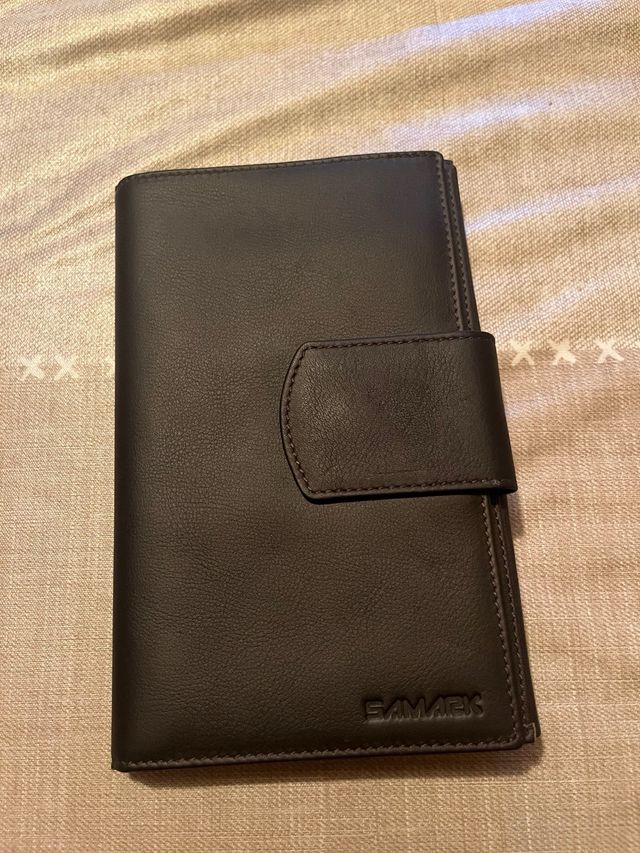 Cartera de piel de mujer