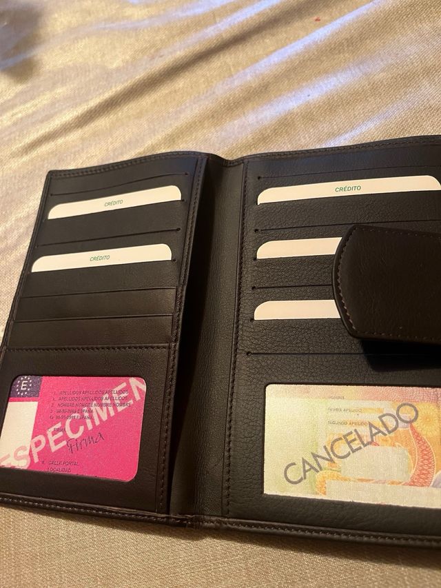 Cartera de piel de mujer