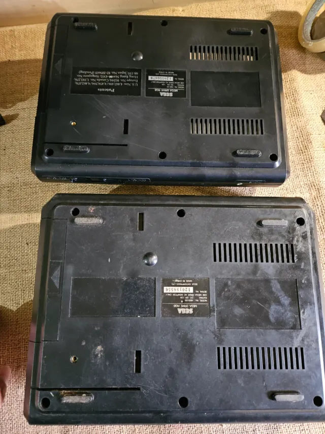 2 Sega Mega Drive 16-Bit Preto avariadas