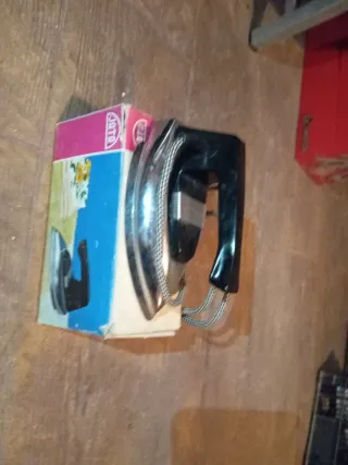 Plancha de ropa vintage JOTA