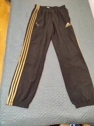 pantalon de chandal de adidas del Real Madrid