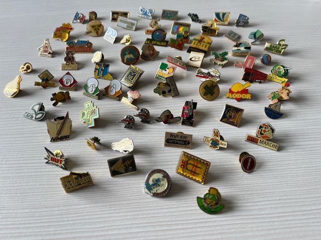 Lote de 74 pines franceses vintage