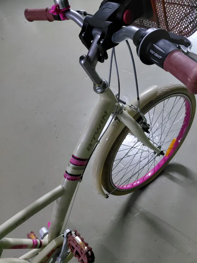 Bicicleta infantil B'TWIN color crema y rosa