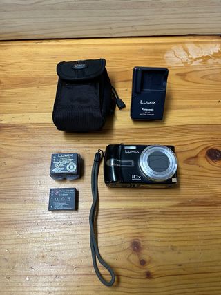 Cámara Digital Panasonic Lumix Negra + Accesorios