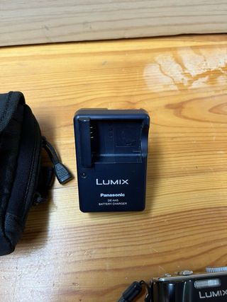 Cámara Digital Panasonic Lumix Negra + Accesorios