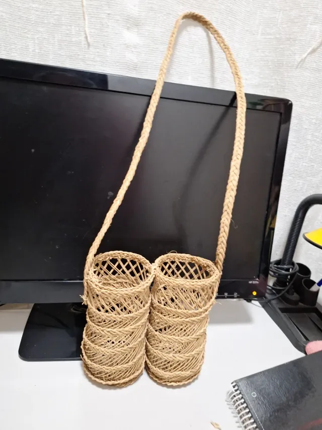 Artesanía de esparto hecha a mano