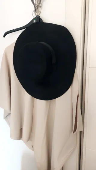 Sombrero negro ala ancha mujer