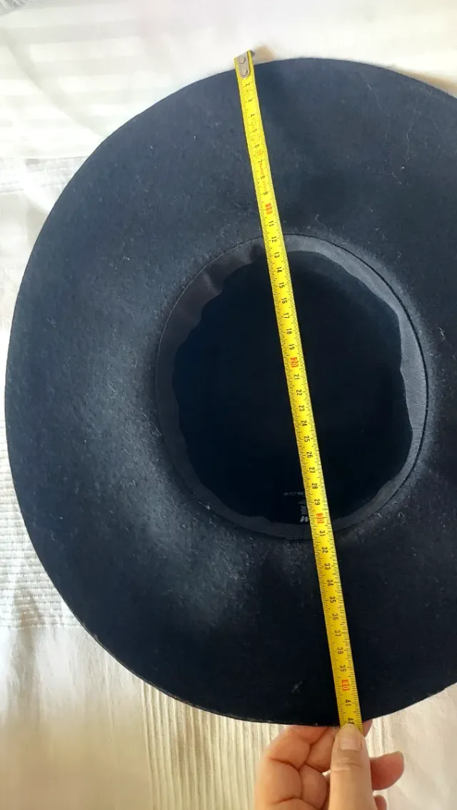 Sombrero negro ala ancha mujer