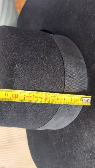 Sombrero negro ala ancha mujer