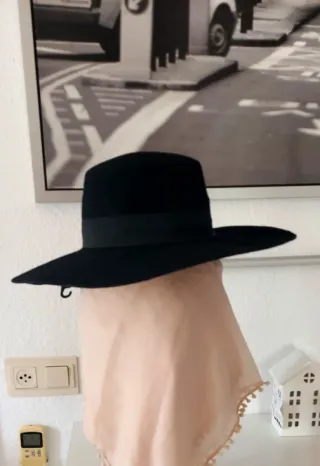 Sombrero negro ala ancha mujer