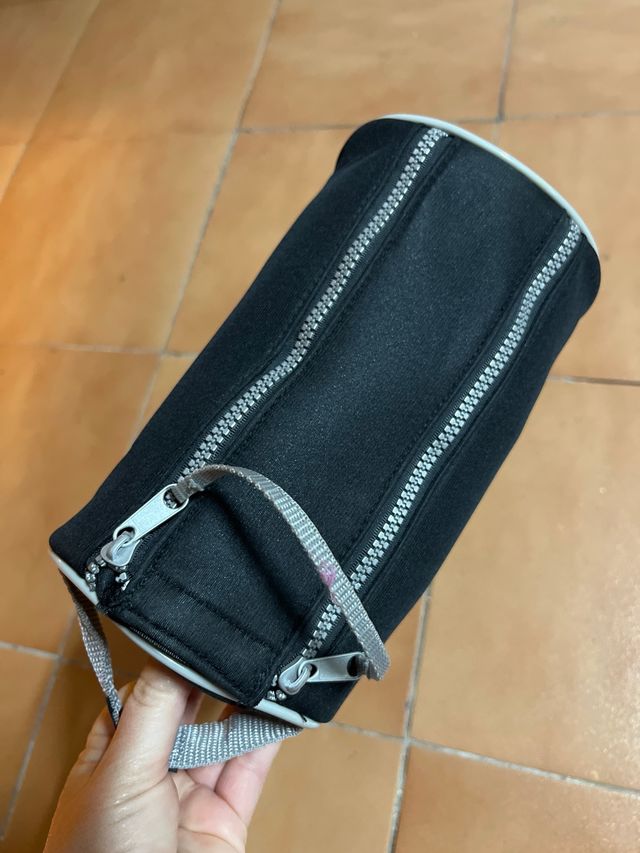 Bolso de mano negro y gris