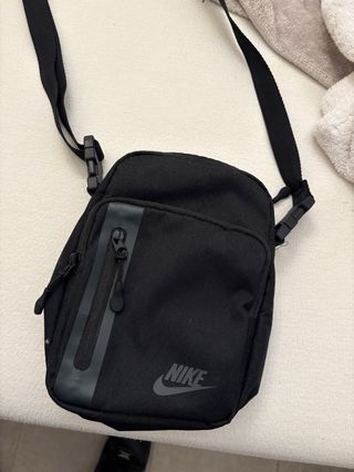 Riñonera Nike Tech Negra